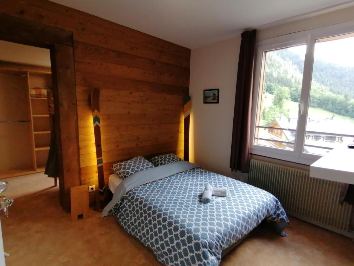1861 Chatel Hostel Exteriör bild