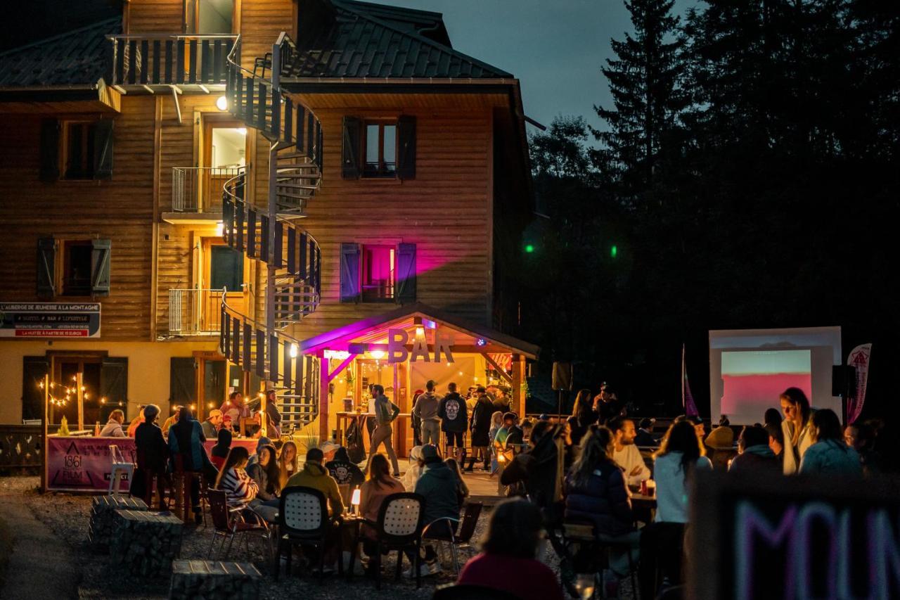 1861 Chatel Hostel Exteriör bild