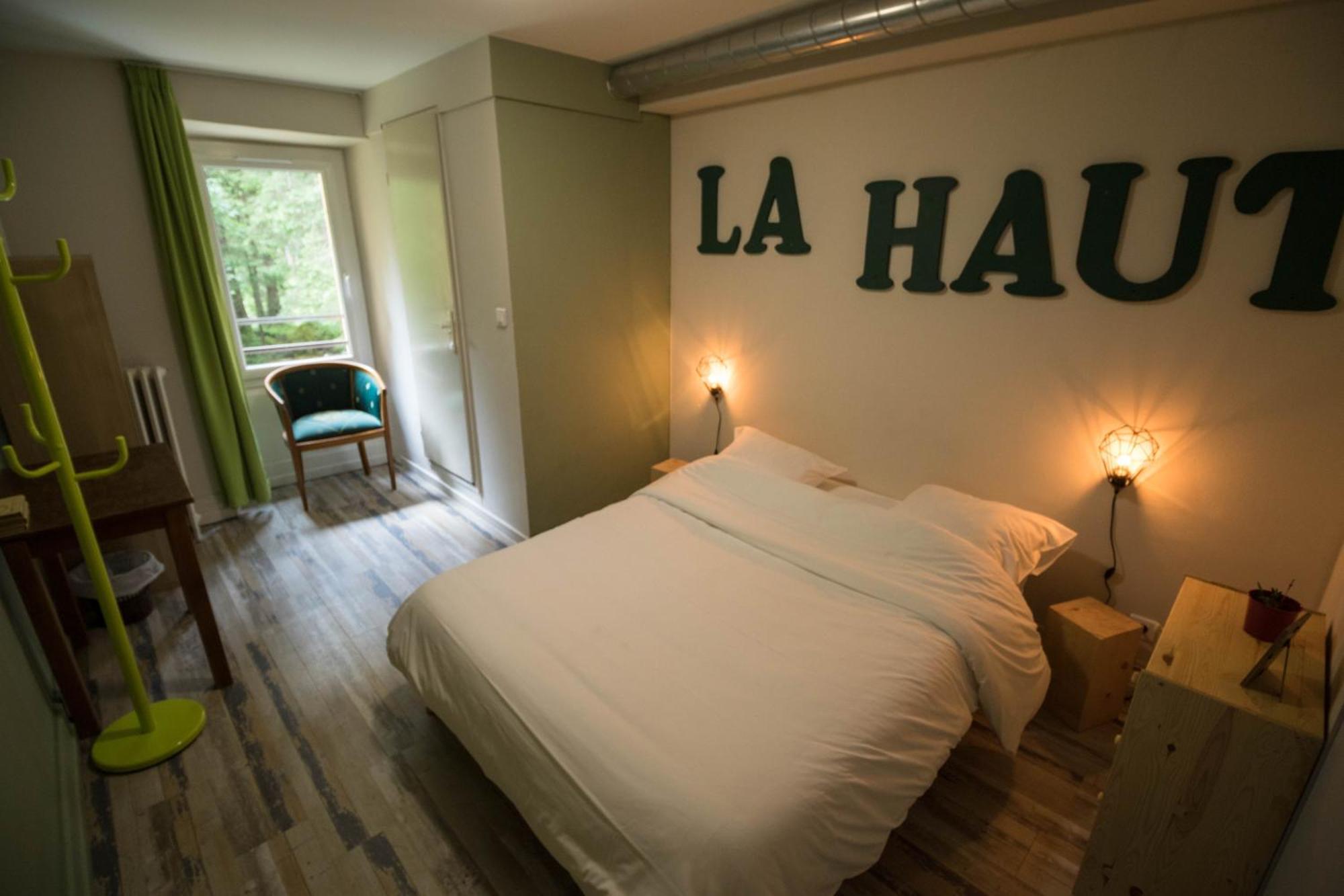 1861 Chatel Hostel Exteriör bild