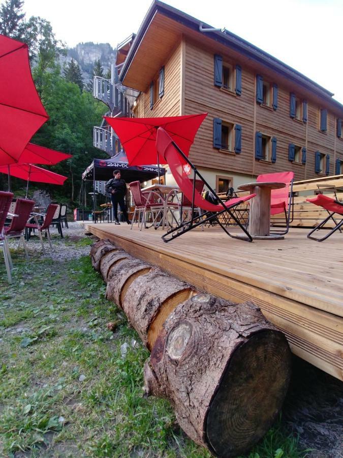 1861 Chatel Hostel Exteriör bild