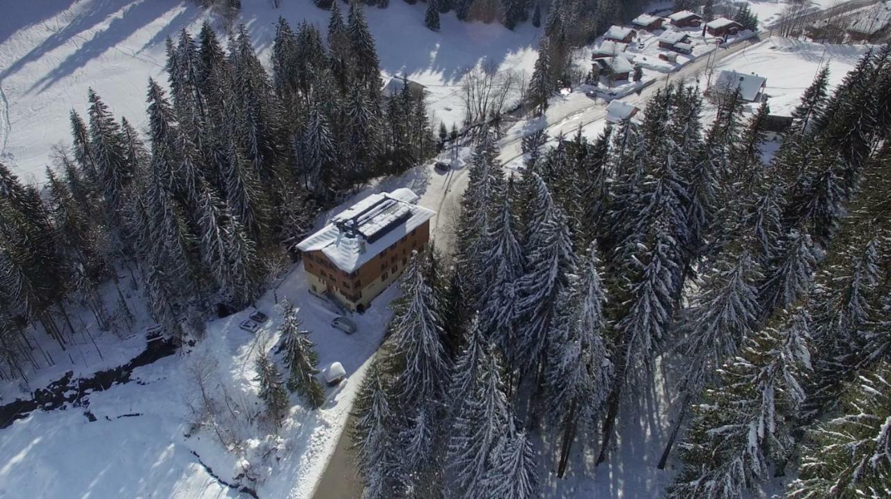 1861 Chatel Hostel Exteriör bild